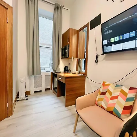 205 Earls Court Rooms-2